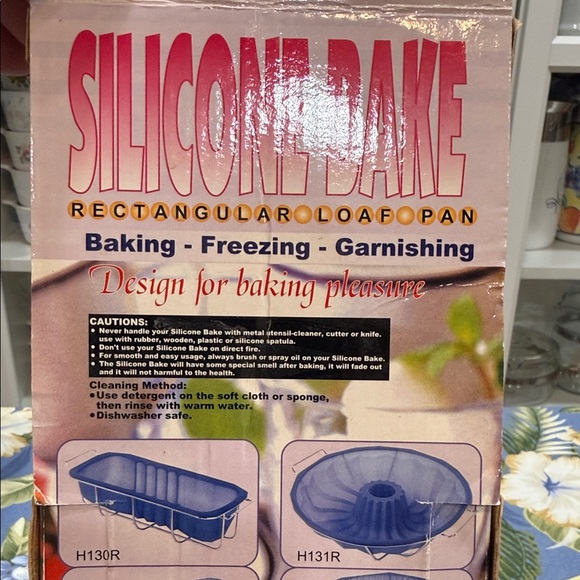 Tupperware Green Pickle Container - Picture 9 of 13